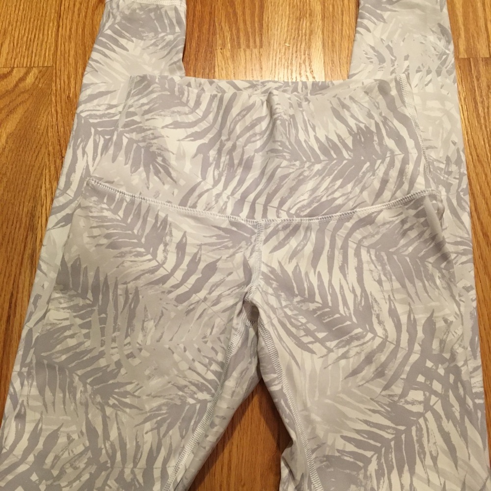 Lululemon Printed Gray/White Pattern High-Rise Ti… - image 1